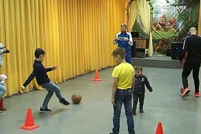 День защиты детей в самарском обществе глухих встретили футболом и веселыми стартами