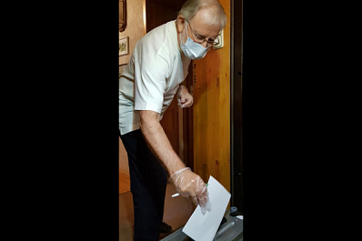 Как в Самарской области голосуют по поправкам в Конституцию дома