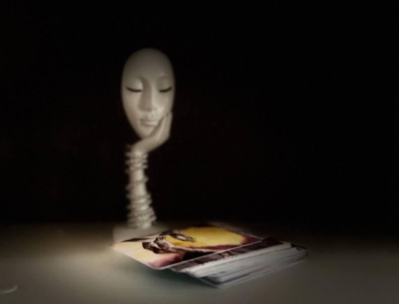 Две трети самарцев выступили за запрет рекламы тарологов