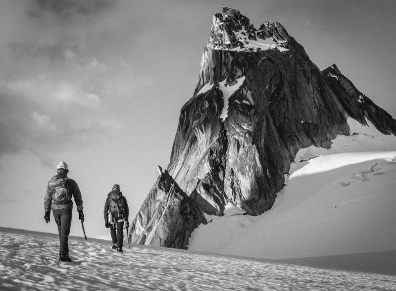 Российскую альпинистку убило молнией при восхождении на гору