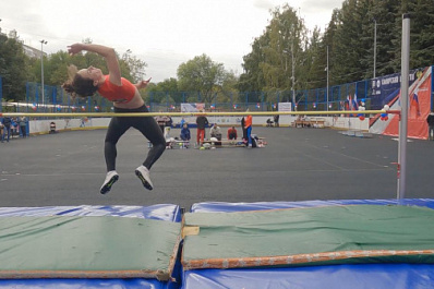 Легкоатлеты из разных регионов России решили покорить "Самарскую высоту"