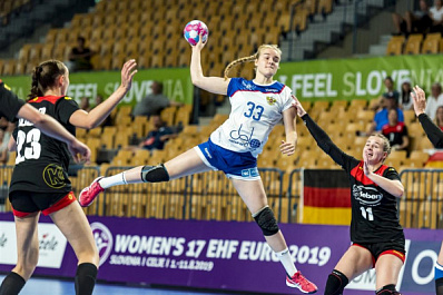 Хет-трик гандболистки "Лады" позволил сборной России переиграть Германию 