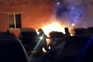 В Тольятти ночью на Дзержинского сгорела машина   