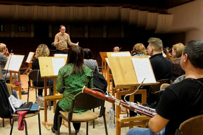 В Самарской государственной филармонии прошла первая репетиция оркестра с новым дирижером