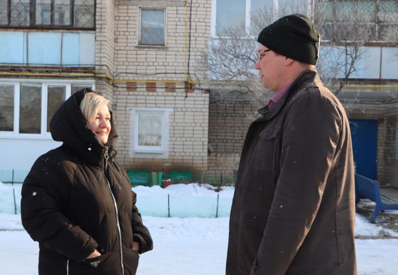 В Чапаевске на улице Толстого установили освещение и благоустроили дорогу 