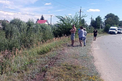 В Самарской области на трассе две легковушки столкнулись и улетели в кювет