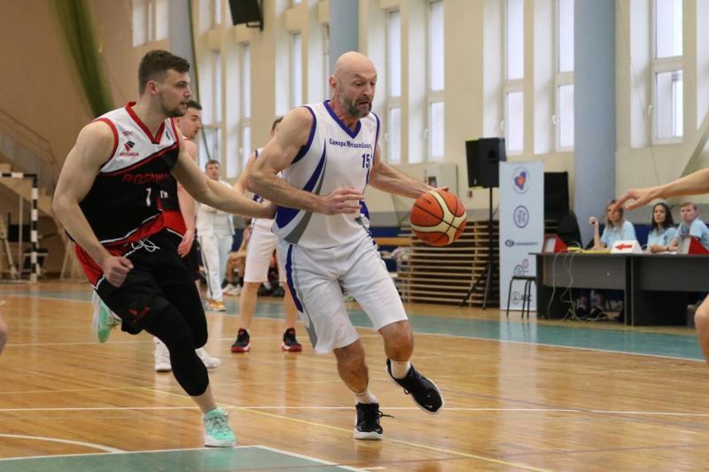 Любительский чемпионат Самарской области по баскетболу выиграла команда из Тольятти