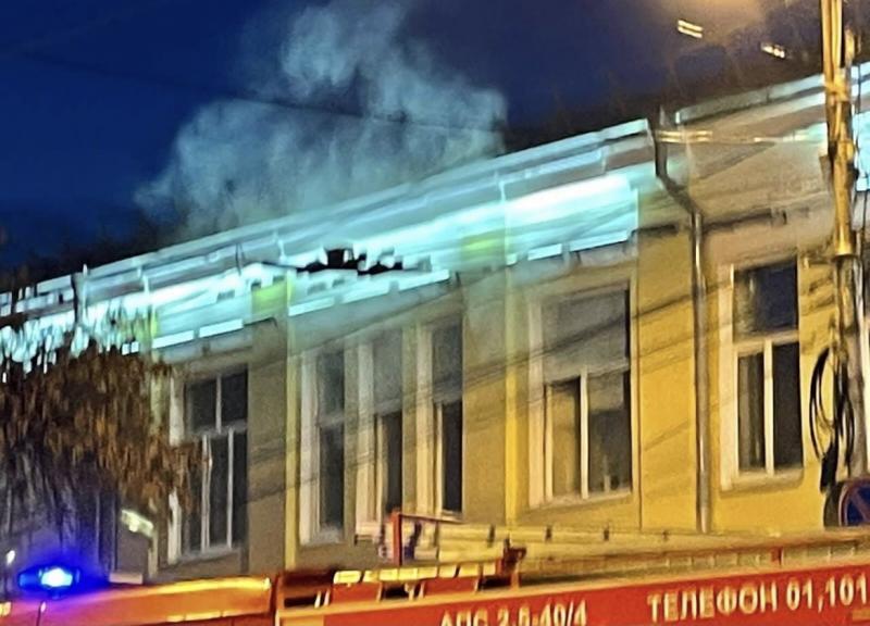 В Самаре загорелось здание городского департамента образования на Льва Толстого 30 марта 2022 года