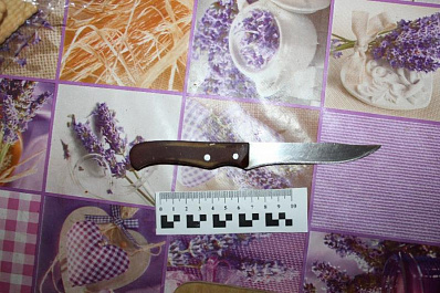 Пьяный пенсионер ударил ножом возлюбленную в Самаре