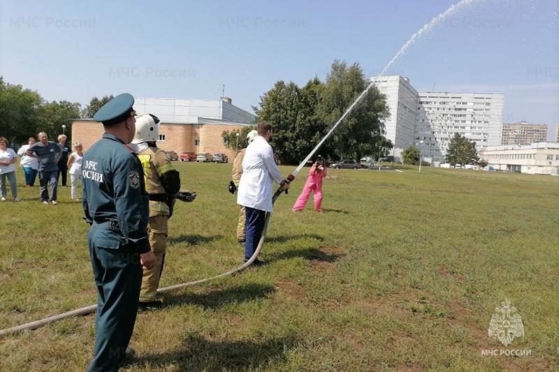 Тольяттинских медиков обучили действиям во время пожара