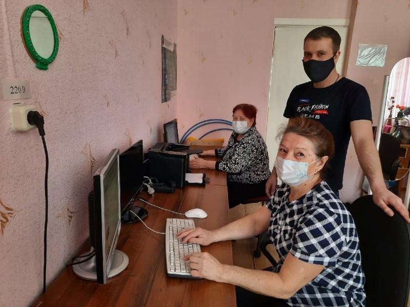 В Кошкинском районе для пенсионеров организовали курсы компьютерной грамотности 