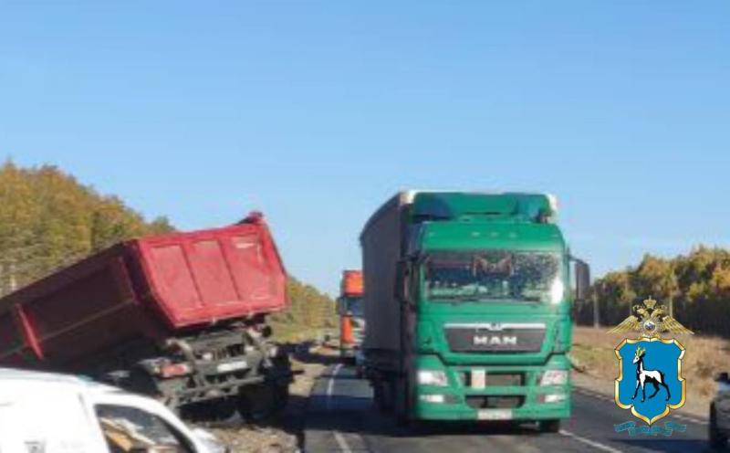 В Самарской области на трассе М5 произошло массовое ДТП с фурой