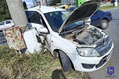 В Тольятти водитель на "Ауди" врезался в "Гранту"