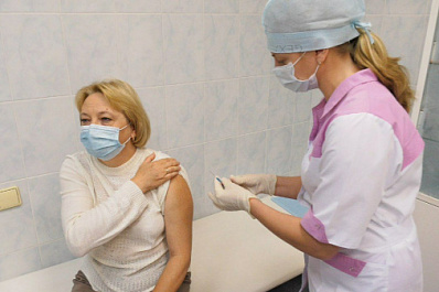 Детский омбудсмен Татьяна Козлова сделала прививку от гриппа 