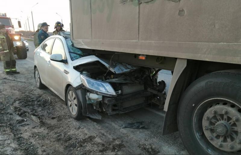 В Самарской области после столкновения с фурой погиб водитель KIA Rio