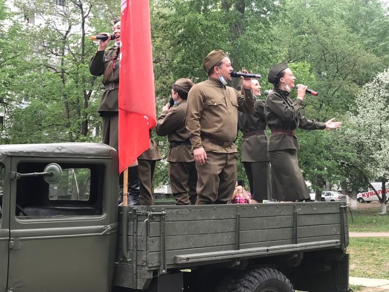 В Тольятти устроили концерты под окнами ветеранов