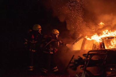 В Самаре на улице Казачьей в Волгаре загорелась Subaru