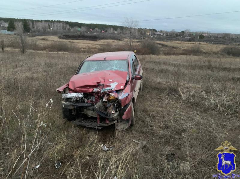 В лобовом столкновении "Рено" и автоцистерны на трассе под Самарой погиб человек