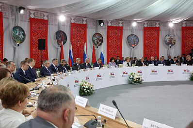 Делегация Самарской области работает на юбилейном форуме регионов России и Беларуси