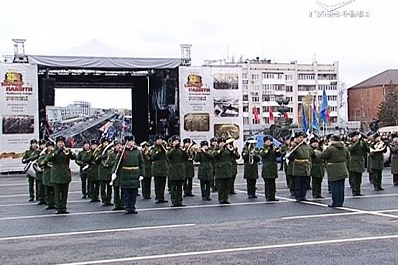 Видео: по площади Куйбышева в Самаре прошел Парад Памяти