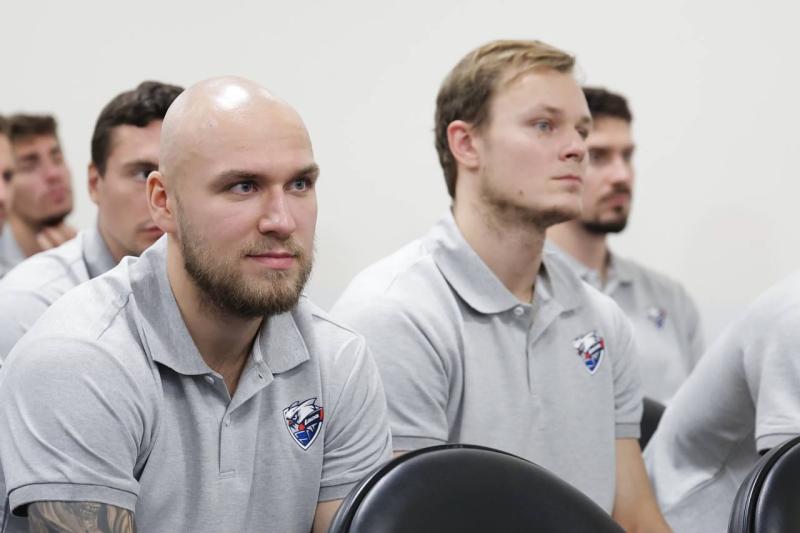 Вячеслав Федорищев  в Тольятти встретился с руководством и спортсменами хоккейной команды "Лада"