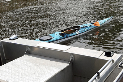 В Самаре на Волге спасли перевернувшегося на байдарке мужчину