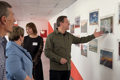 Дмитрий Азаров предложил показать фотографии самарского учителя физики на выставке "Россия" на ВДНХ