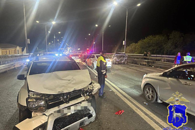 В Самаре на Южном шоссе столкнулись пять легковушек