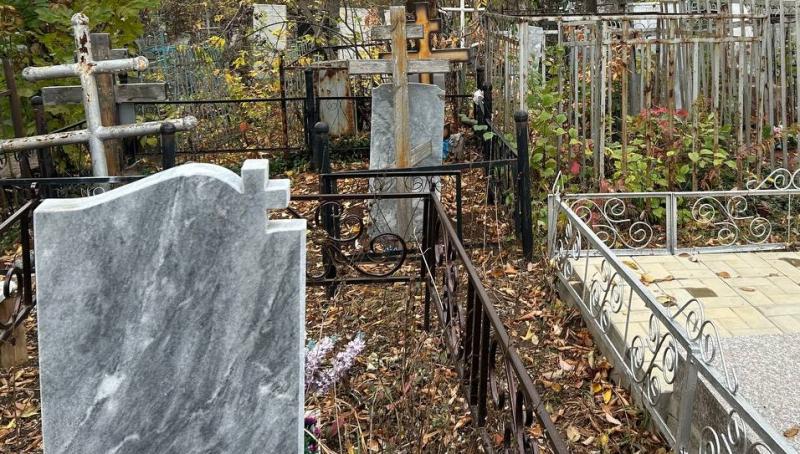 Вандалы осквернили могилы на сельском кладбище