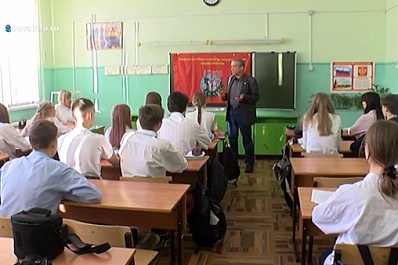 В сызранской школе появилась парта, посвященная памяти героя-летчика