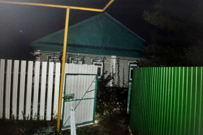 Следователи: в Самарской области мужчина поджег дом соседей и набросился на полицейского с ножом 
