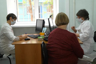 В самарской поликлинике опытные специалисты делятся знаниями с молодыми сотрудниками