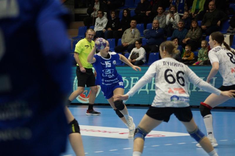 Два шага до трофея: гандбольная "Лада" вышла в полуфинал Кубка России