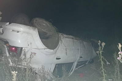 В Самарской области молодой водитель съехал в кювет, авто перевернулось