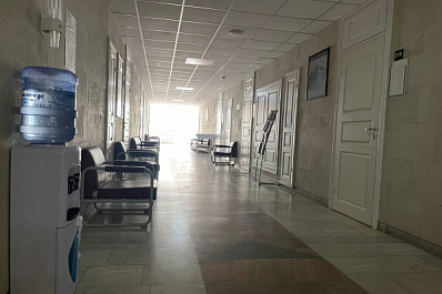 Снежком в глаз и "приклеенный" язык: детский врач рассказал, как прожить зиму без травм