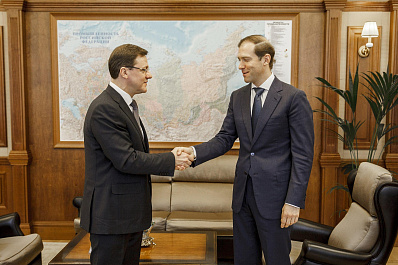 Дмитрий Азаров встретился в Москве с министром промышленности и торговли РФ