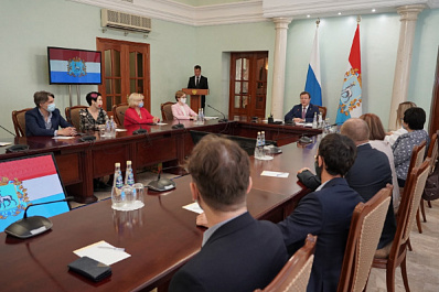 Дмитрий Азаров вручил Губернские премии лучшим работникам культуры и искусства