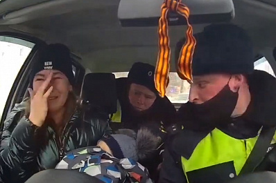 В Самаре два сотрудника ДПС спасли 1,5-годовалого ребенка без сознания