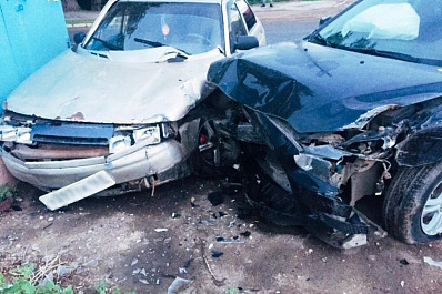 Пьяный водитель Mitsubishi в Самаре снес ограждения и врезался в десятку