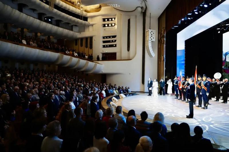 В День народного единства Вячеслав Федорищев вручил награды за вклад в развитие региона