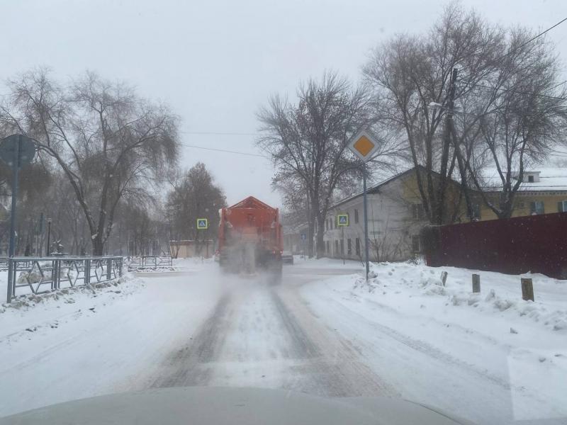 Курс на усиленную уборку: в Самаре за ночь с улиц вывезли 1682 тонны снега