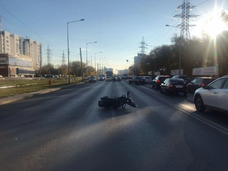 В Самаре на Ново-Садовой LADA сбила мотоциклиста