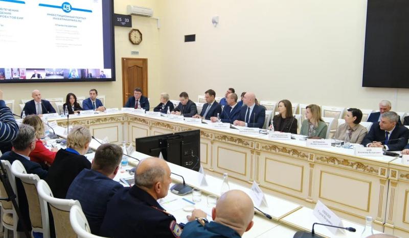 "Народный бюджет", обращения жителей, привлечение инвестиций: Вячеслав Федорищев провел оперативное совещание в Правительстве Самарской области