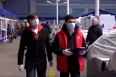 Волонтеры в губернии помогают пожилым людям готовиться к Новому году