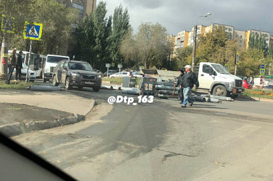 В Самаре выпавшие из грузовика газовые баллоны распугали автомобилистов