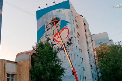 В Самаре на фасаде 9-этажки появилась гигантская благодарность врачам