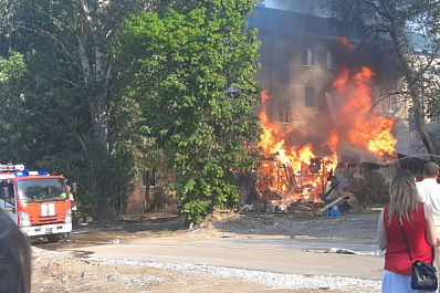В Самаре загорелись сараи во дворе на ул. Часовой