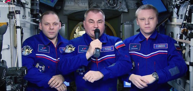 Космонавты поздравили россиян с Днем защитника Отечества