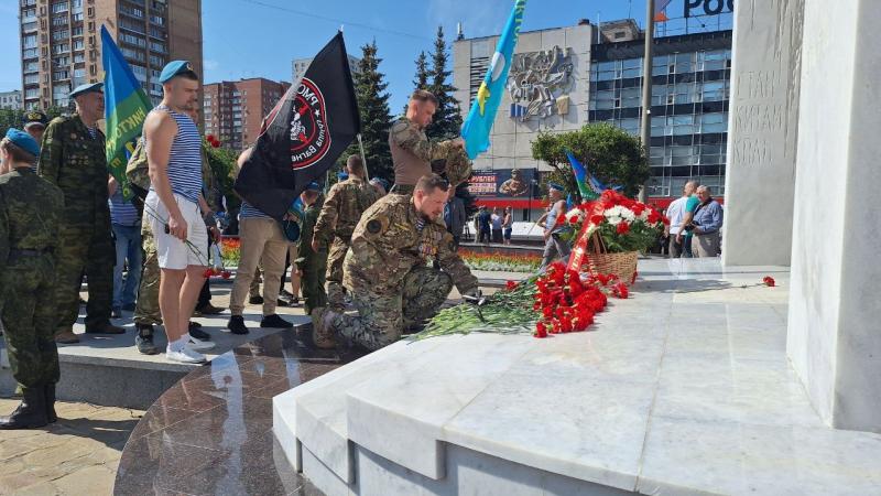 Школьникам Самарской области рассказали о подвигах десантников