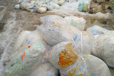 Маски, иглы и шприцы: самарцы нашли на улице Ветлянской опасные отходы